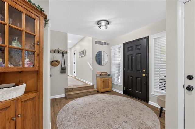 1104 NE Oak Tree Drive, Lee's Summit, MO 64086