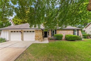 1104 NE Oak Tree Drive, Lee's Summit, MO 64086