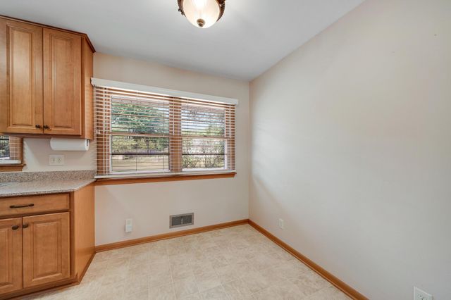 903 Parallel Street, Chaska, MN 55318