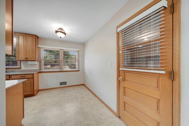 903 Parallel Street, Chaska, MN 55318