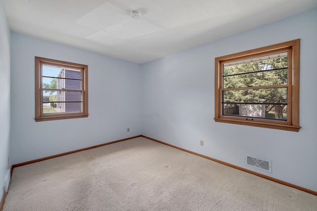 903 Parallel Street, Chaska, MN 55318