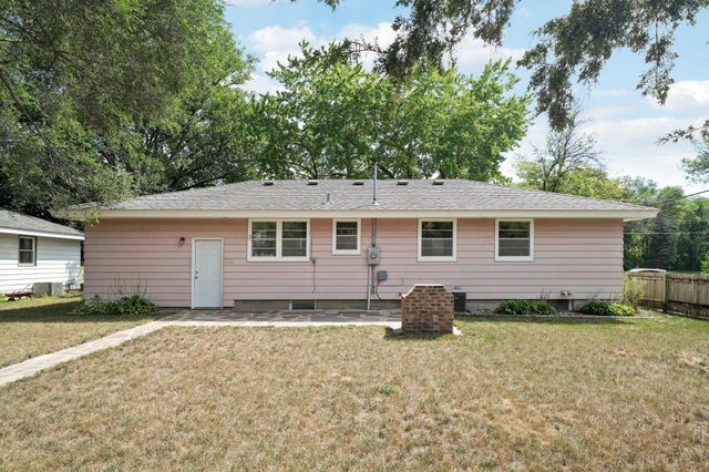 903 Parallel Street, Chaska, MN 55318
