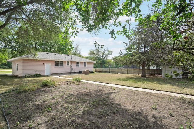 903 Parallel Street, Chaska, MN 55318