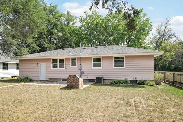 903 Parallel Street, Chaska, MN 55318