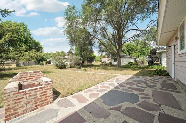 903 Parallel Street, Chaska, MN 55318