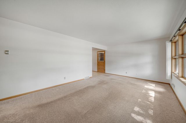 903 Parallel Street, Chaska, MN 55318