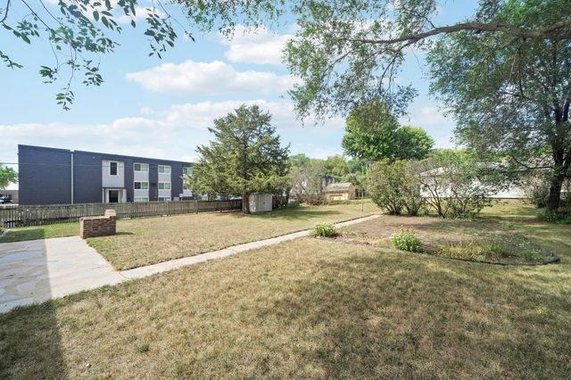 903 Parallel Street, Chaska, MN 55318