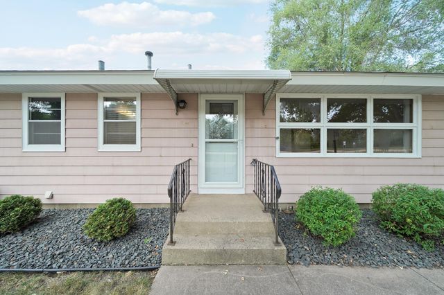 903 Parallel Street, Chaska, MN 55318