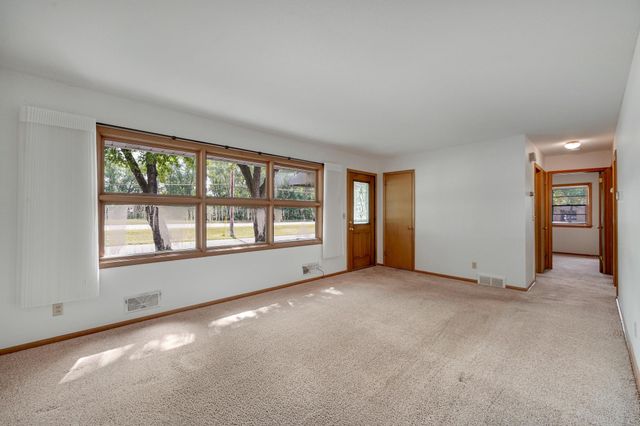 903 Parallel Street, Chaska, MN 55318