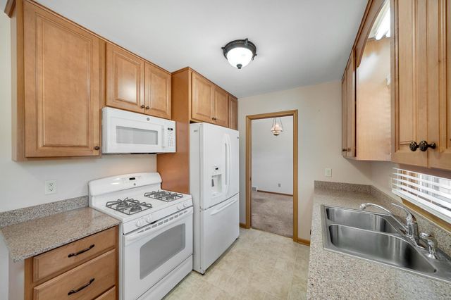 903 Parallel Street, Chaska, MN 55318