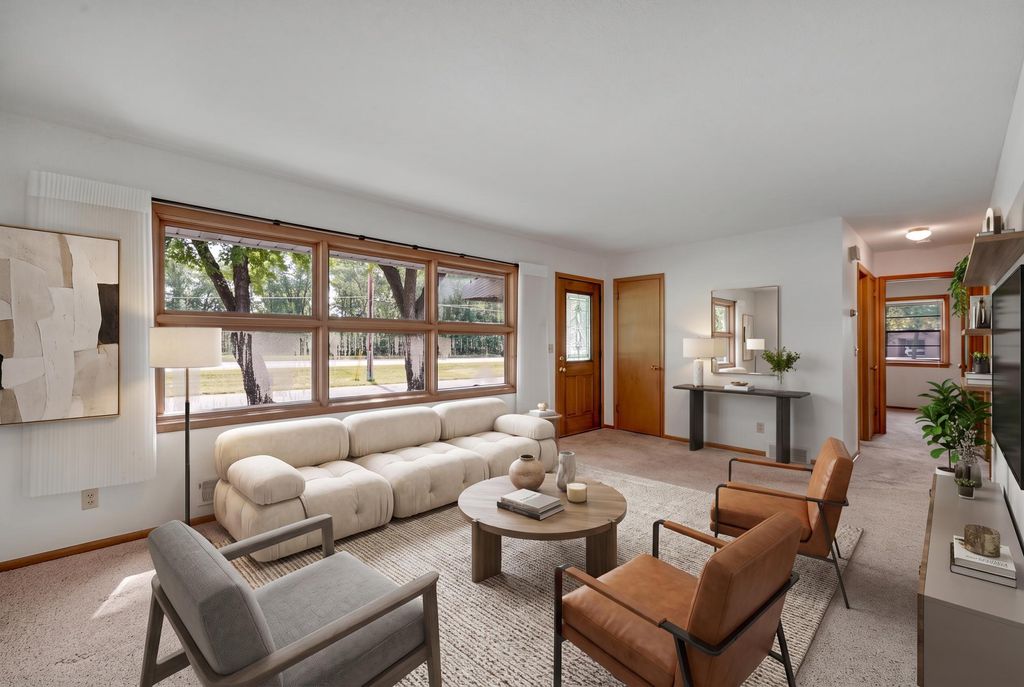 903 Parallel Street, Chaska, MN 55318 — photo 2