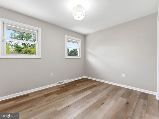 130 W MONROE AVE, Magnolia, NJ 08049