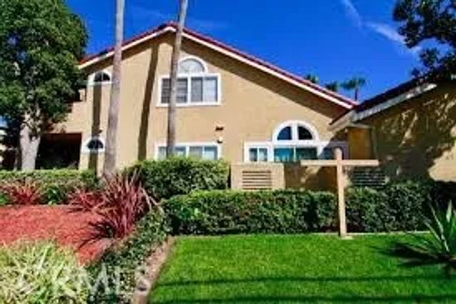 16912 Sims Lane 103, Huntington Beach, CA 92649