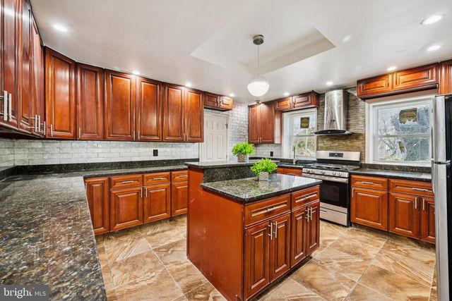 807 SYLVAN ST, Camden, NJ 08104