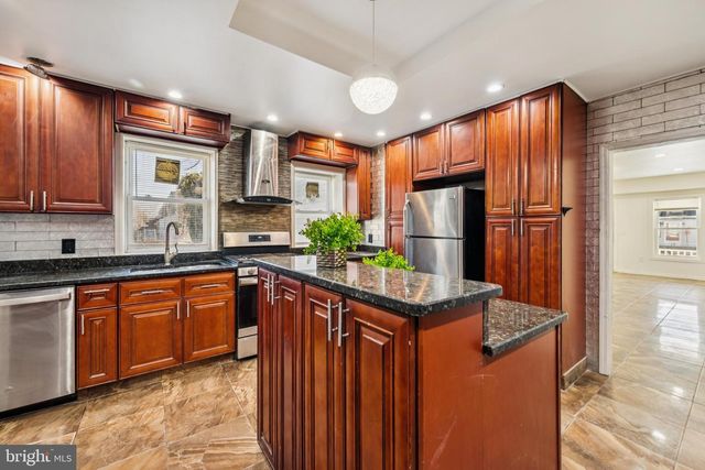 807 SYLVAN ST, Camden, NJ 08104