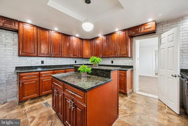 807 SYLVAN ST, Camden, NJ 08104