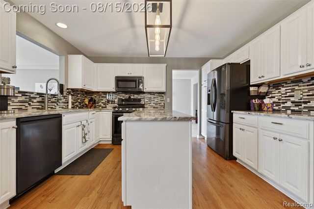 6167 Foxfire Circle, Clarkston, MI 48346