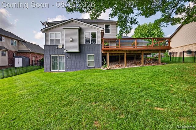 6167 Foxfire Circle, Clarkston, MI 48346