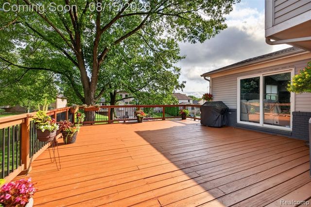 6167 Foxfire Circle, Clarkston, MI 48346