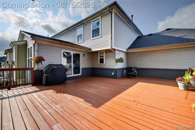 6167 Foxfire Circle, Clarkston, MI 48346