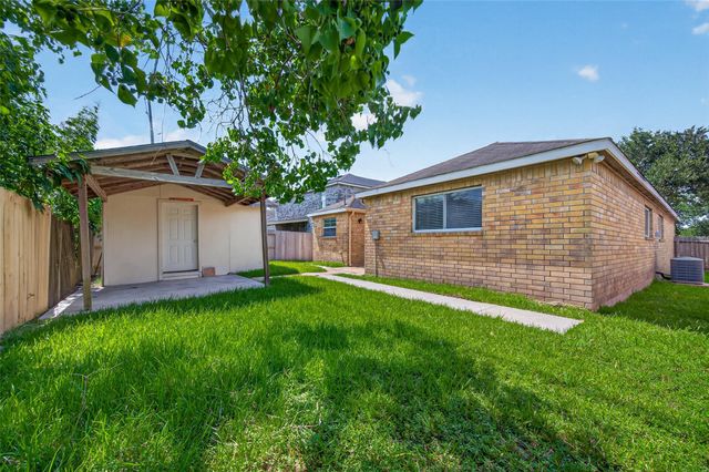 12614 Rio Bravo Street, Rosharon, TX 77583