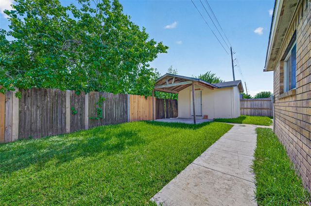 12614 Rio Bravo Street, Rosharon, TX 77583