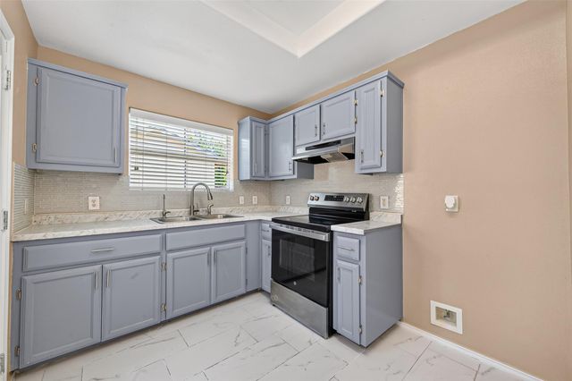 12614 Rio Bravo Street, Rosharon, TX 77583