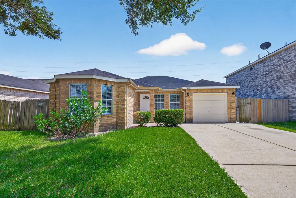 12614 Rio Bravo Street, Rosharon, TX 77583