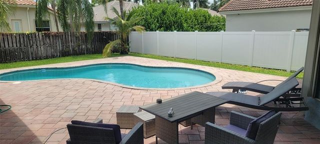 100 NW 108th Way, Plantation, FL 33324