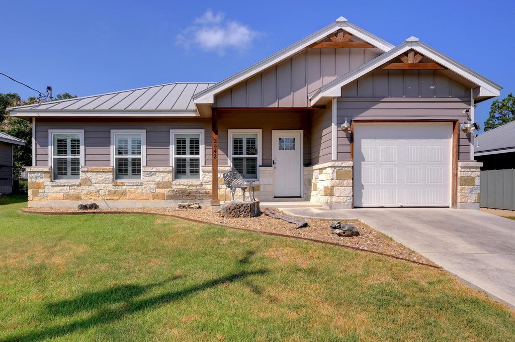 2442 Candlelight DR, Canyon Lake, TX 78133