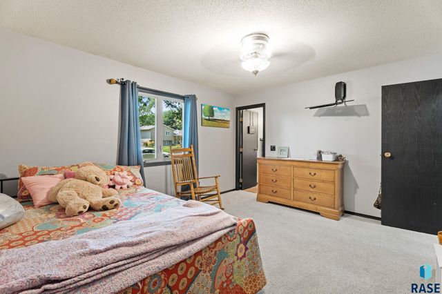 5800 Coughran Ct Court, Sioux Falls, SD 57106