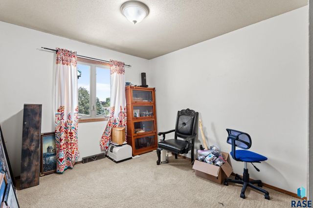 5800 Coughran Ct Court, Sioux Falls, SD 57106