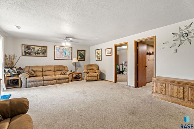 5800 Coughran Ct Court, Sioux Falls, SD 57106