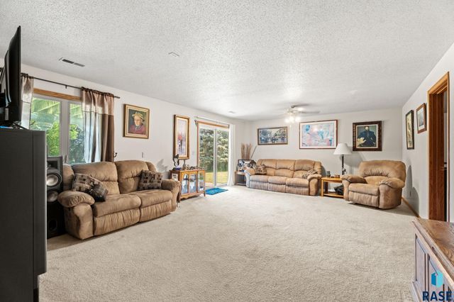 5800 Coughran Ct Court, Sioux Falls, SD 57106