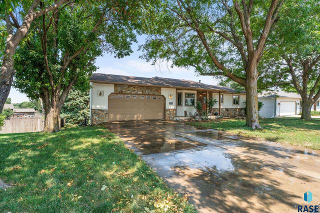 5800 Coughran Ct Court, Sioux Falls, SD 57106