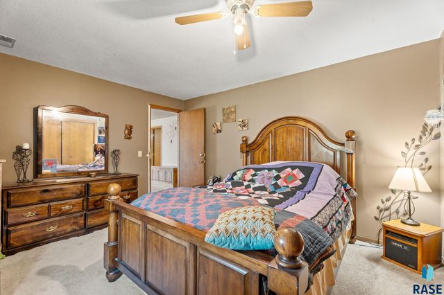 5800 Coughran Ct Court, Sioux Falls, SD 57106