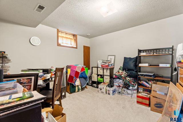 5800 Coughran Ct Court, Sioux Falls, SD 57106