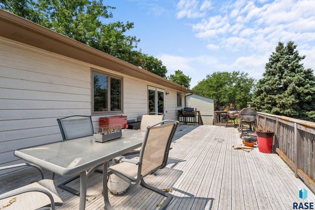 5800 Coughran Ct Court, Sioux Falls, SD 57106