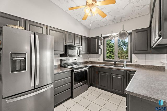 5800 Coughran Ct Court, Sioux Falls, SD 57106