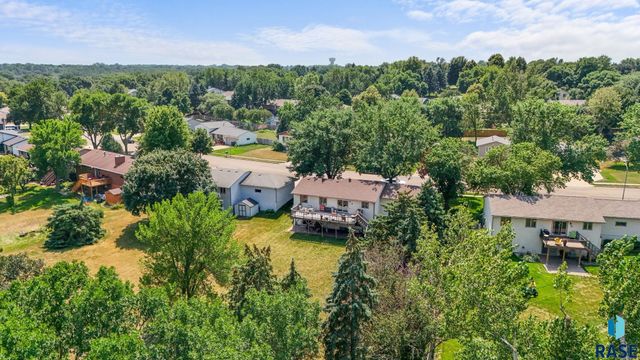 5800 Coughran Ct Court, Sioux Falls, SD 57106