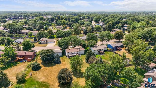 5800 Coughran Ct Court, Sioux Falls, SD 57106