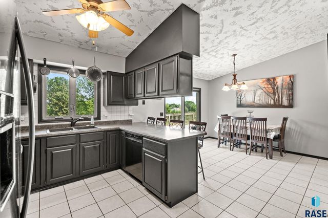 5800 Coughran Ct Court, Sioux Falls, SD 57106