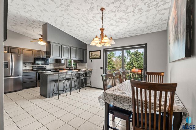 5800 Coughran Ct Court, Sioux Falls, SD 57106