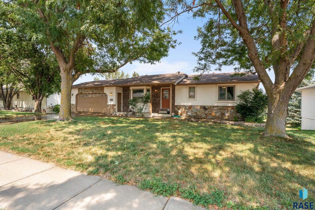 5800 Coughran Ct Court, Sioux Falls, SD 57106