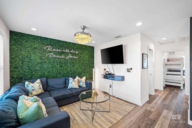 213 W 2nd Avenue, Gulf Shores, AL 36542