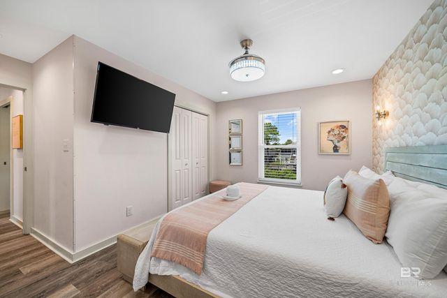 213 W 2nd Avenue, Gulf Shores, AL 36542