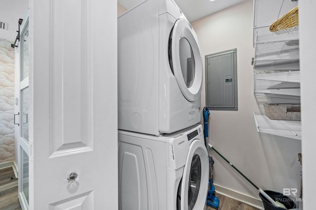 213 W 2nd Avenue, Gulf Shores, AL 36542