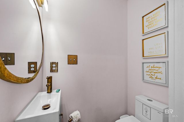 213 W 2nd Avenue, Gulf Shores, AL 36542