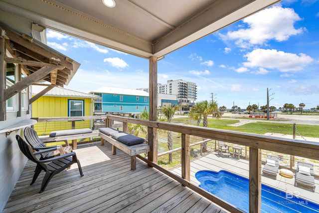 213 W 2nd Avenue, Gulf Shores, AL 36542