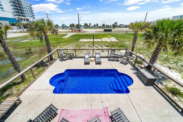 213 W 2nd Avenue, Gulf Shores, AL 36542